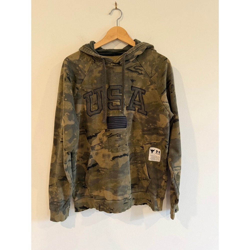 Under Armour Project Rock Freedom USA Camo Hoodie Mens Medium Brahma Bull Fleece